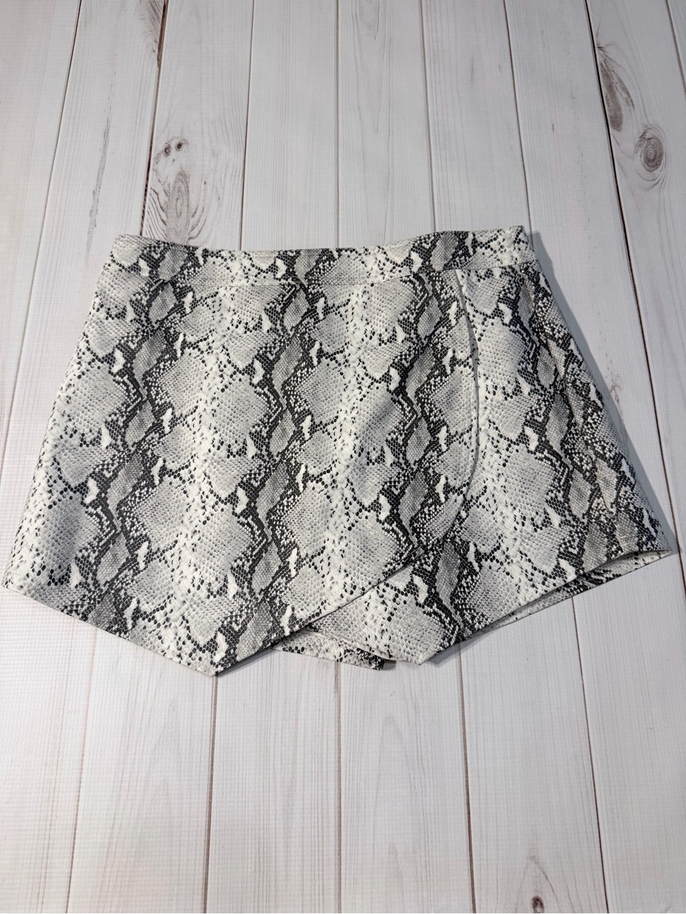 Snake-Print Wrap Front Skort - White/Gray